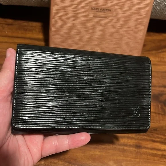 Louis Vuitton Epi Authentic Porte Monnaie Billets Tresor Leather Wallet MI1927
